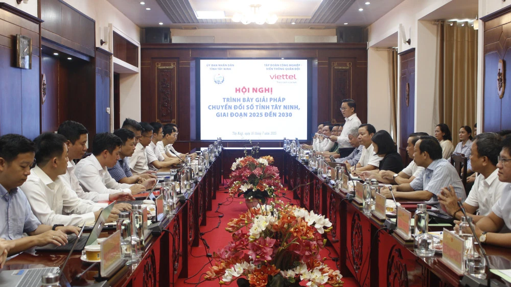 UBND tỉnh Tây Ninh  và Viettel họp tác chuyển đổi số tại tỉnh Tây Ninh giai đoạn 2025-2030